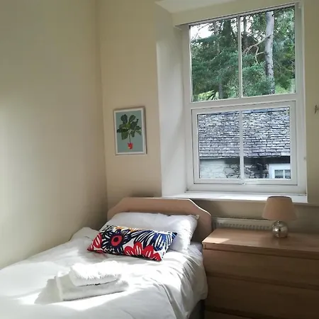 Great Location, Quiet Yet 5 Mins To Centre With Walks From The Door And Parking Apartment