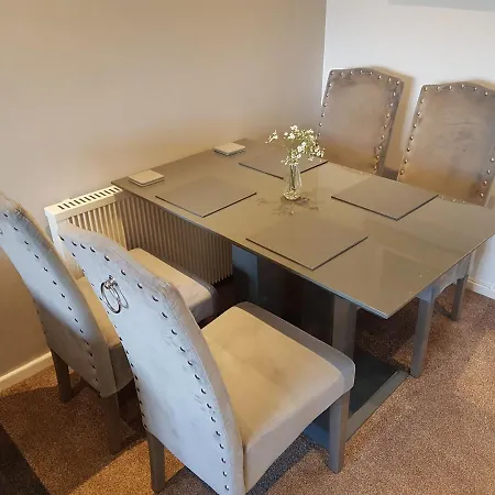 Holiday home On Windermere, Lovely For 4 With Parking *