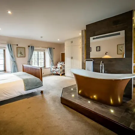 Luxury 1 Bed - Great Location - Peaceful-hot Tub Bowness-on-Windermere