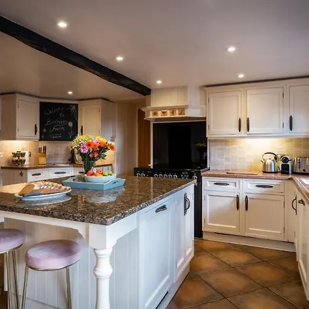Luxury 1 Bed - Great Location - Peaceful-hot Tub Bowness-on-Windermere