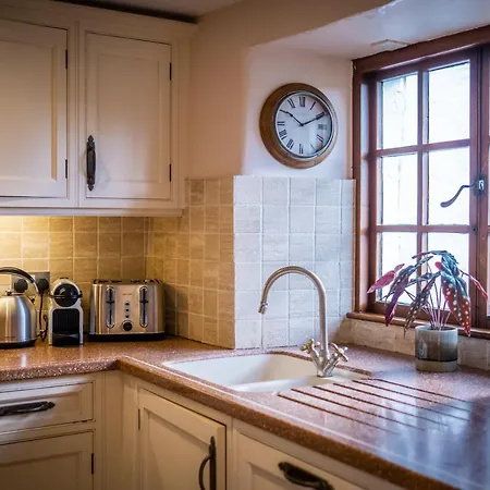 Luxury 1 Bed - Great Location - Peaceful-hot Tub Villa *
