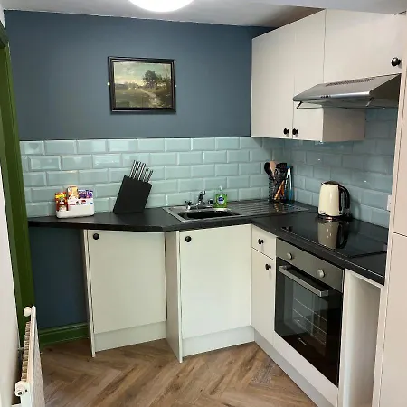 The Bolthole @ - Cosy 1 Bed Apartment *