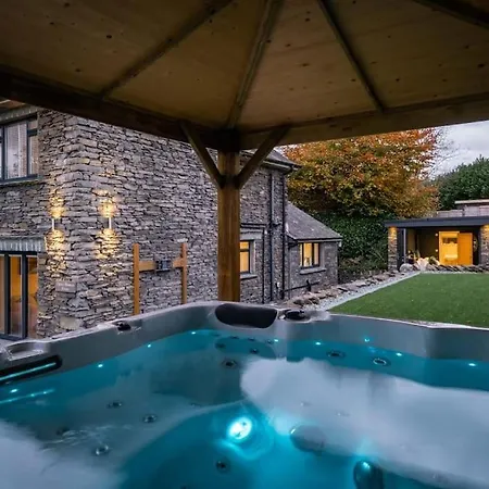 Stunning Detached Lakeland Stone House, Hot Tub