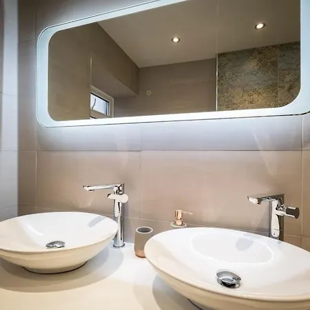 Villa Stunning Detached Lakeland Stone House, Hot Tub *