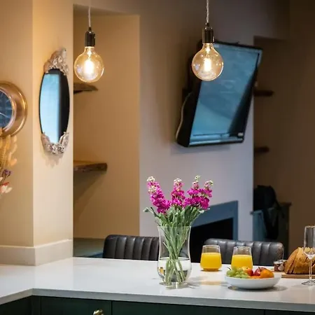 Stunning Detached Lakeland Stone House, Hot Tub Villa *