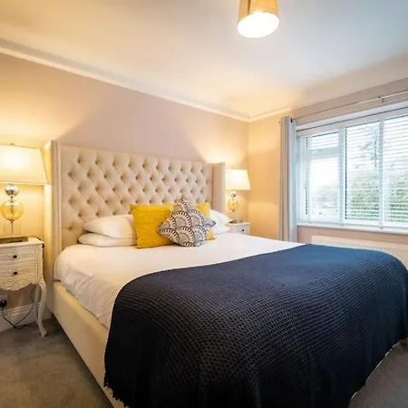 Villa Stunning Detached Lakeland Stone House, Hot Tub Bowness-on-Windermere