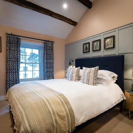 The White House Guest house 5*