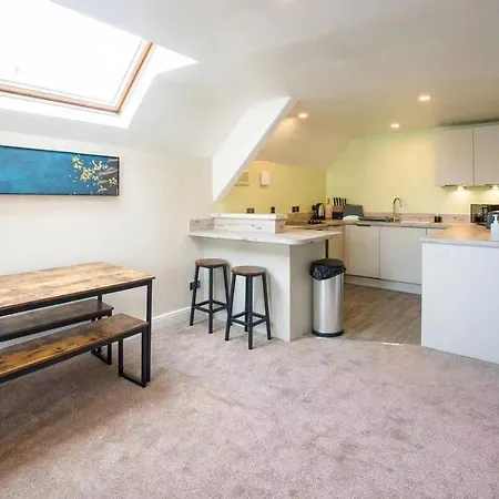 Apartment Wv Flat Center *