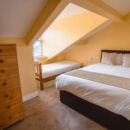 Apartment Wv Flat Center *