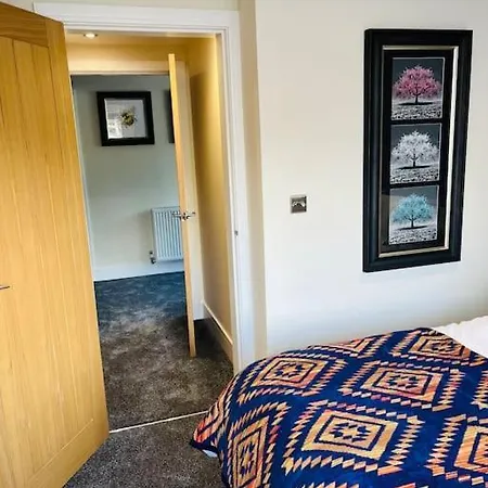 The Mews, Centre Apartment