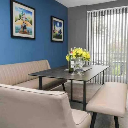 Apartment Quarry House,chic And Quirky 3 Storey Home, Access