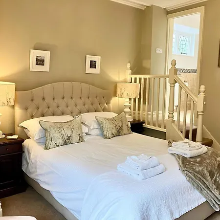 Storrs Gate House Acomodação com café da manhã  5*