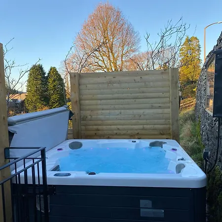 Villa Luxury 1 Bed - Great Location - Peaceful-hot Tub *