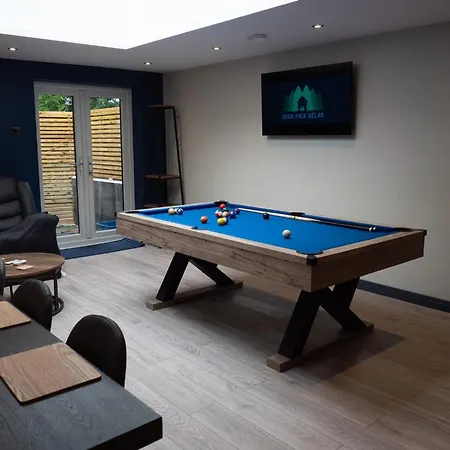 - 3 Bed - Hot Tub House Bowness-on-Windermere
