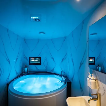 Apartment Brand New Location Hot Tub *