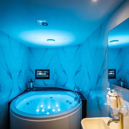 Apartment Brand New Location Hot Tub *