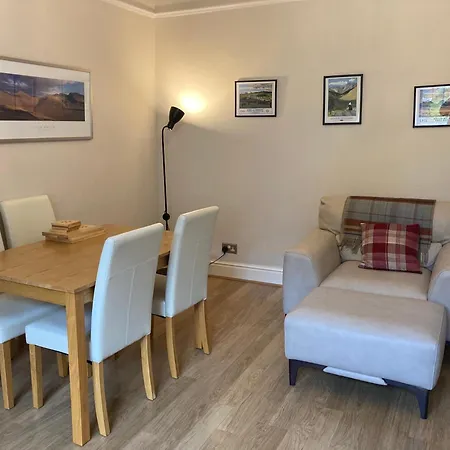 Great Location, Quiet Yet 5 Mins To Centre With Walks From The Door And Parking Apartment Bowness-on-Windermere