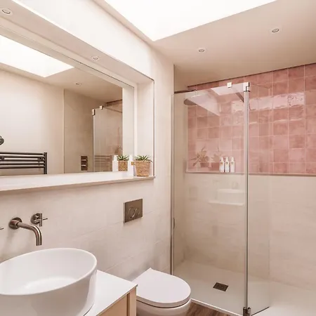 Hillcrest - 2 Bed Flat With Parking * Bowness-on-Windermere