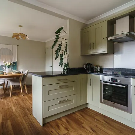 Hillcrest - 2 Bed Flat With Parking Apartment