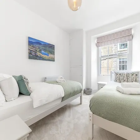 Location, Views, Parking Apartment *