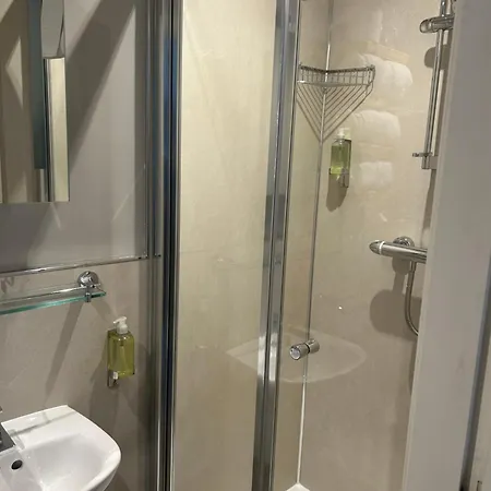 Melbourne Guest house 4*