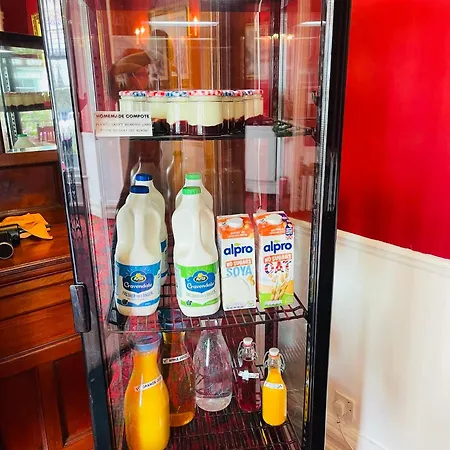 Acomodação com café da manhã  Elim Bank 3*