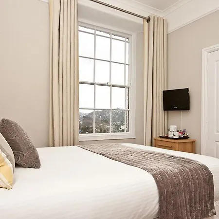 Oakbank House Hotel 3*