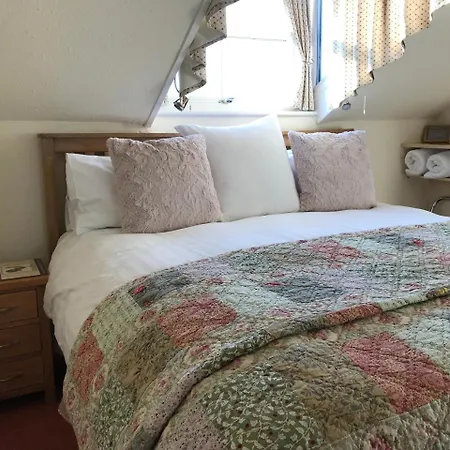 May Cottage B&B Acomodação com café da manhã  3*