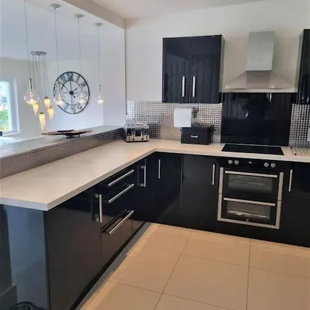 Brantlea Detached 4 Bed Home, Hot Tub, View, Parking, Pet Friendly Bowness-on-Windermere