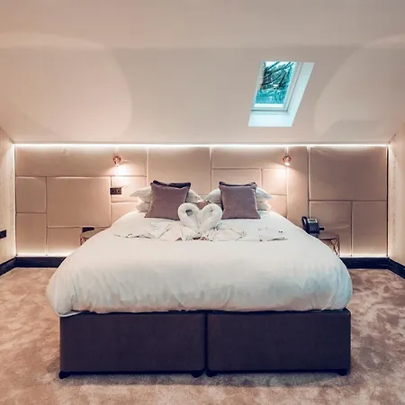 Hotel Aphrodites Group - Luxury Hot Tub In District!