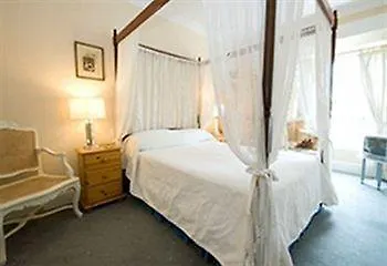 Hotel White